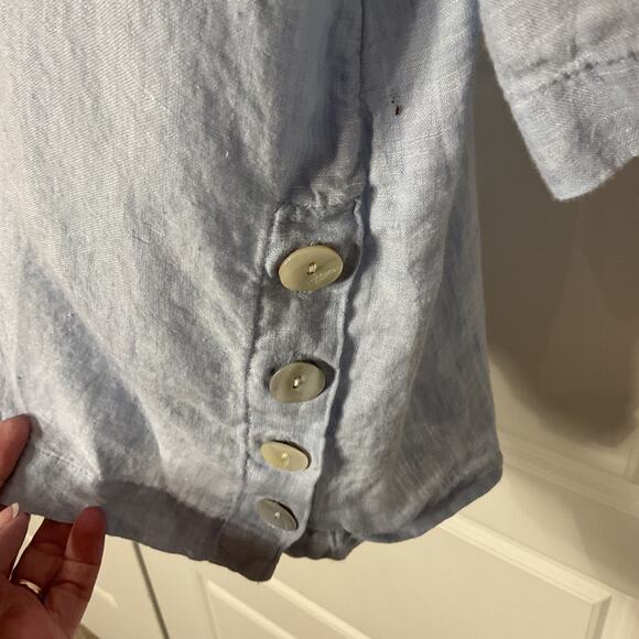 Tahari 100% Linen Blue 3/4 Sleeve V Neck Side Button Detail Loose Blouse Plus 1X - Picture 2 of 6